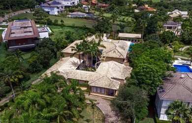 Imagem: A casa em condomínio possui 5 Dormitórios, 5 Banheiros, 5