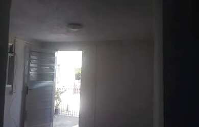 Imagem: A casa possui 1 Dormitório, 1 Banheiro, 1 Vaga na garagem