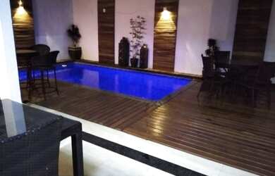 Imagem: A casa possui 3 Dormitórios, 3 Banheiros, 4 Vagas na garagem