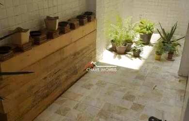 Imagem: A casa possui 4 Dormitórios, 5 Banheiros, 2 Vagas na garagem