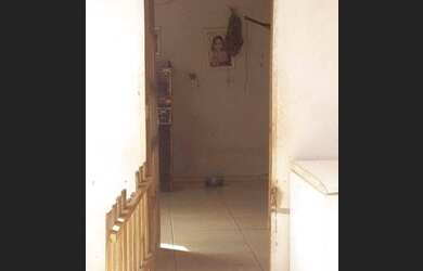 Imagem: A casa possui 1 Dormitório, 1 Banheiro, 1 Vaga na garagem e