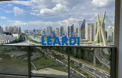 Imagem: O apartamento possui 4 Dormitórios, 4 Banheiros, 3 Vagas na