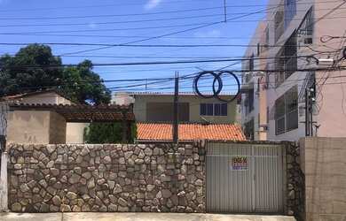 Imagem: A casa possui 5 Dormitórios, 4 Banheiros, 3 Vagas na garagem