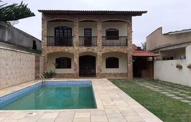 Imagem: A casa possui 2 Dormitórios, 1 Banheiro, 4 Vagas na garagem