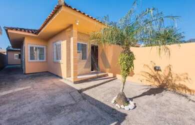 Imagem: A casa possui 2 Dormitórios, 2 Banheiros, 2 Vagas na garagem