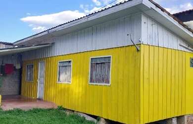 Imagem: A casa possui 2 Dormitórios, 1 Banheiro, 1 Vaga na garagem