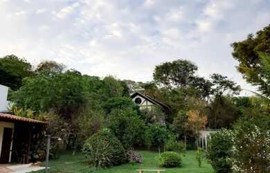 Imagem: A casa em condomínio possui 4 Dormitórios, 4 Banheiros, 5