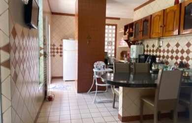 Imagem: A casa possui 3 Dormitórios, 4 Banheiros, 3 Vagas na garagem