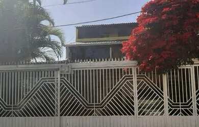 Imagem: A casa possui 2 Dormitórios, 1 Banheiro, 1 Vaga na garagem