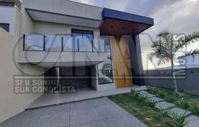 Imagem: A casa possui 4 Dormitórios, 2 Banheiros, 4 Vagas na garagem