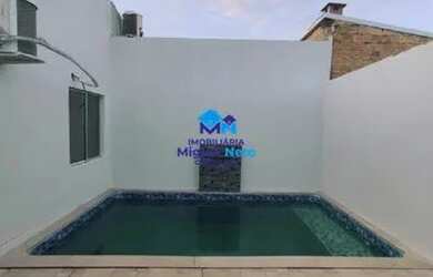 Imagem: A casa possui 2 Dormitórios, 1 Banheiro, 2 Vagas na garagem