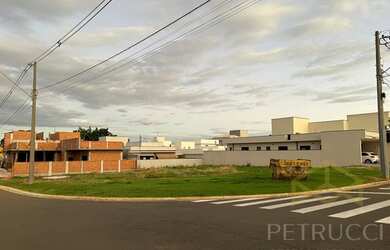 Imagem: A casa em condomínio possui 3 Dormitórios, 4 Banheiros, 233m²