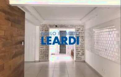 Imagem: O depósito possui 2 Vagas na garagem, 140m² de Área e está