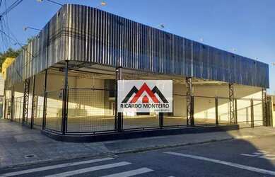 Imagem: O depósito possui 5 Vagas na garagem, 550m² de Área e está