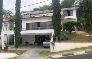 Imagem: A casa em condomínio possui 5 Dormitórios, 5 Banheiros, 4