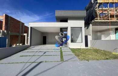 Imagem: A casa em condomínio possui 3 Dormitórios, 2 Banheiros, 4