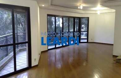 Imagem: O apartamento possui 4 Dormitórios, 3 Banheiros, 3 Vagas na