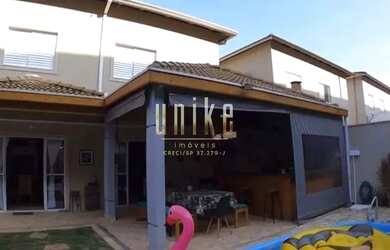 Imagem: A casa possui 3 Dormitórios, 4 Banheiros, 5 Vagas na garagem