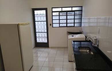 Imagem: A casa possui 1 Dormitório, 1 Banheiro e está localizado