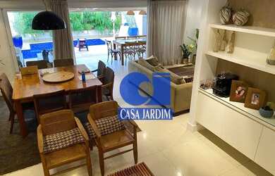 Imagem: A casa em condomínio possui 4 Dormitórios, 4 Banheiros, 3