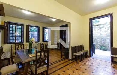 Imagem: A casa para alugar possui 5 Dormitórios, 5 Banheiros, 1 Vaga