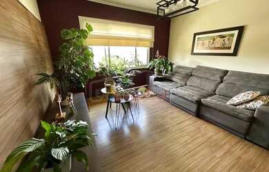 Imagem: A casa possui 2 Dormitórios, 2 Banheiros, 2 Vagas na garagem