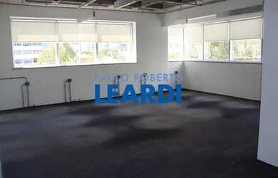 Imagem: O depósito possui 4 Vagas na garagem, 103m² de Área e está