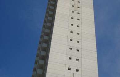 Imagem: O apartamento possui 2 Dormitórios, 1 Banheiro, 1 Vaga na garagem