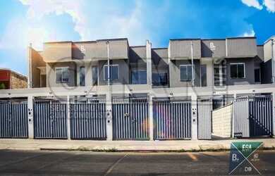 Imagem: A casa possui 3 Dormitórios, 1 Banheiro, 1 Vaga na garagem