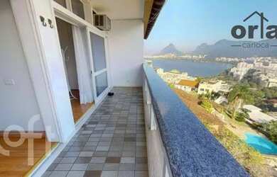 Imagem: O apartamento possui 4 Dormitórios, 5 Banheiros, 3 Vagas na