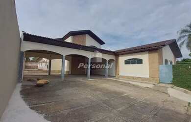 Imagem: A casa possui 5 Dormitórios, 5 Banheiros, 3 Vagas na garagem