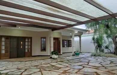 Imagem: A casa em condomínio possui 5 Dormitórios, 5 Banheiros, 4