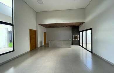 Imagem: A casa possui 2 Dormitórios, 3 Banheiros, 2 Vagas na garagem