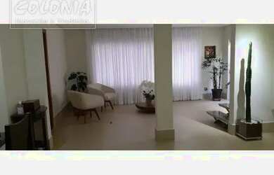 Imagem: A casa possui 4 Dormitórios, 5 Banheiros, 5 Vagas na garagem