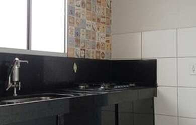 Imagem: O apartamento possui 2 Dormitórios, 1 Banheiro, 1 Vaga na garagem