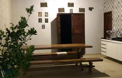 Imagem: A casa possui 4 Dormitórios, 3 Banheiros, 3 Vagas na garagem