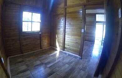 Imagem: A casa possui 2 Dormitórios, 1 Banheiro, 1 Vaga na garagem