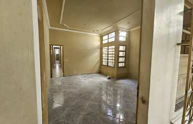 Imagem: A casa possui 4 Dormitórios, 3 Banheiros e 4 Vagas na garagem