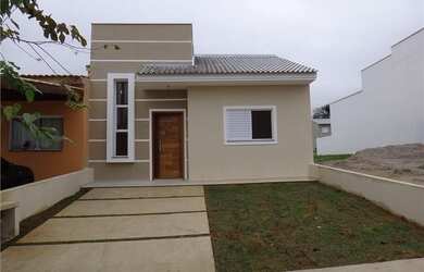 Imagem: A casa possui 2 Dormitórios, 1 Banheiro, 1 Vaga na garagem