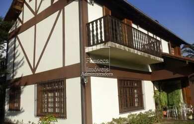 Imagem: A casa possui 4 Dormitórios, 1 Banheiro, 5 Vagas na garagem