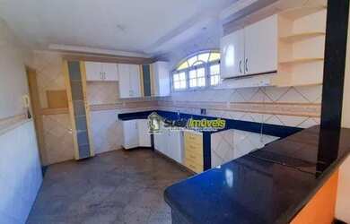 Imagem: A casa possui 3 Dormitórios, 3 Banheiros, 2 Vagas na garagem