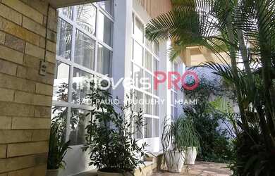 Imagem 4: Casa em Moema de 237m² com piscina e churrasqueira