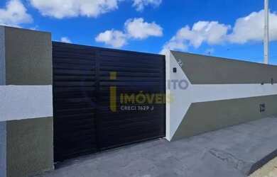 Imagem: A casa possui 2 Dormitórios, 1 Banheiro, 1 Vaga na garagem