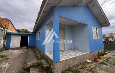 Imagem: A casa possui 3 Dormitórios, 1 Banheiro, 1 Vaga na garagem