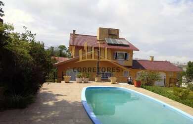 Imagem: A casa possui 5 Dormitórios, 4 Banheiros, 3 Vagas na garagem