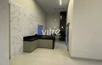 Imagem: A casa possui 3 Dormitórios, 3 Banheiros, 5 Vagas na garagem