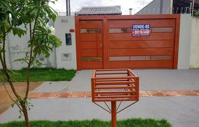 Imagem: A casa possui 2 Dormitórios, 2 Banheiros, 3 Vagas na garagem