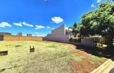 Imagem: O terreno possui 320m² de Área e está localizado em Jardim