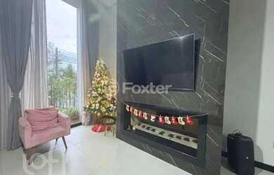 Imagem: A casa possui 3 Dormitórios, 1 Banheiro, 4 Vagas na garagem