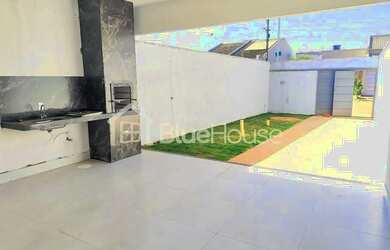 Imagem: A casa possui 2 Dormitórios, 2 Banheiros, 2 Vagas na garagem